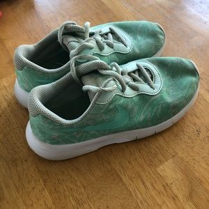 Nike Girls Tanjun Sneakers